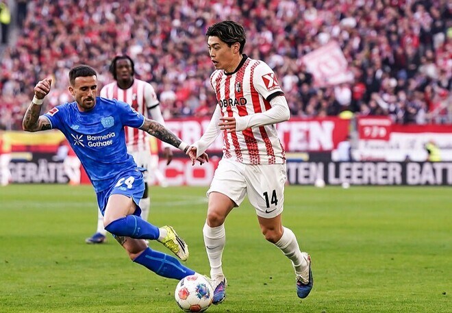 「また決めたか」「絶好調すぎ」24歳日本人MFがドイツ強豪相手に鮮烈ゴール！自ら起点→圧巻ダイレクト弾にSNS驚嘆！「もう代表１軍でスタメンとれるレベル」