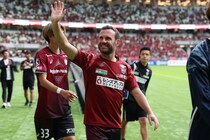 「なんという選手だ」元Jリーガーの世界的名手が豪州１部で衝撃弾！ 圧巻の直接FKに「彼がメルボルンでプレーしているなんて」「まさに魔術師」の声