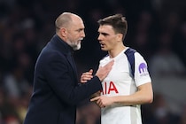 「３試合で解任はバカげている」まさかの２部降格危機に陥った英名門、３戦３敗で早くも浮上した新監督更迭論に元プレミア戦士が意見「そもそも彼が間違った人選だったと認めることになる」