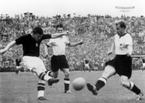 【W杯回顧録】第５回大会（1954年）｜32戦無敗の“揺るぎない大本命”がまさかの敗北。劣悪ピッチの決勝で西ドイツが無敵ハンガリーを破る