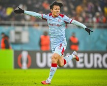 ついに待望の一発！ フェイエ上田綺世が３か月ぶりの得点！ CKから強烈ヘッド弾！