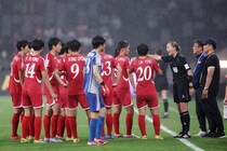 北朝鮮の抗議で「試合は中断された！」。HT前の混乱を中国メディアが報道。敵将にはイエローカード【女子アジア杯】