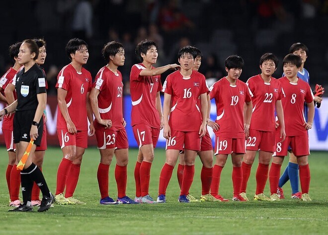 「大番狂わせ」「衝撃的勝利」アジア２位がまさか！“なでしこ最大のライバル”が予想外の敗戦で海外驚き！「屈辱的な連敗を止めた」