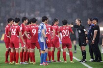 「“ストライキ”の原因が明らかに」「衝撃的」北朝鮮の行動で試合が一時中断！対戦した中国のメディアは非難「茶番」「中国は罪のない傍観者と化した」