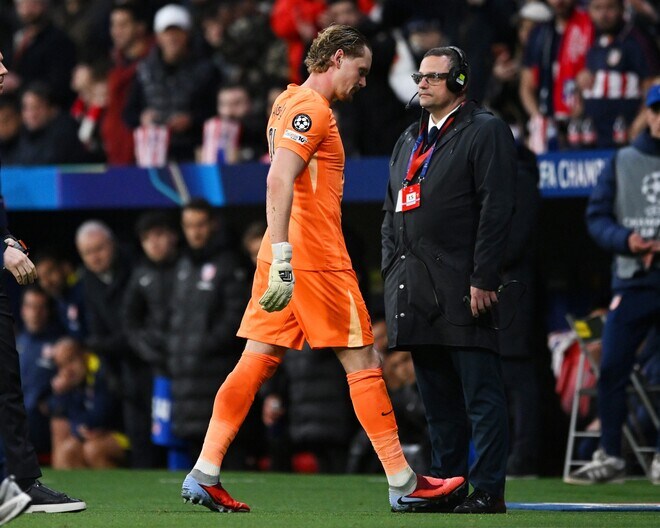 「GKを経験したことのない者には…」失点直結のミス連発で17分に屈辱の途中交代。失意のトッテナムGKを元スペイン代表名手が擁護「必ずまたチャンスは訪れる」