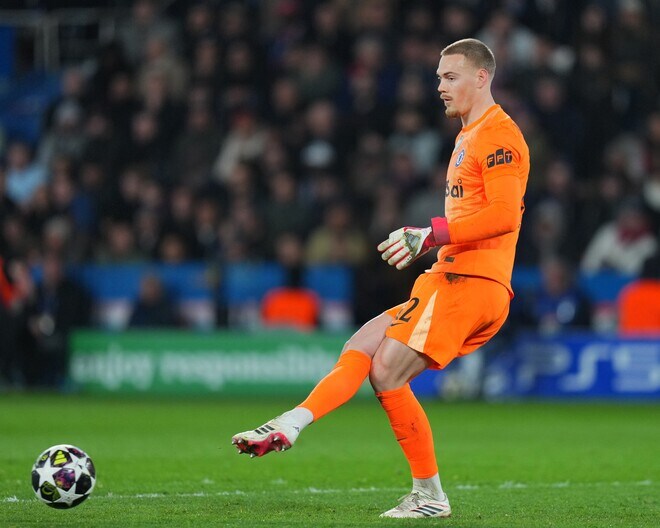 「昨日のキンスキーよりもひどいかも」「試合を台無しにした」大一番で痛恨ミスのチェルシーGKを現地ファンが非難「腹が立った」【CL】