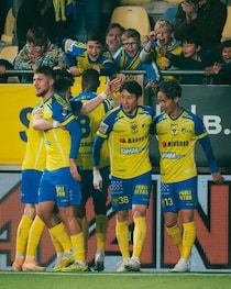 「交代選手としてもたらすものは驚異的」欧州移籍後いまだ先発なしも…25歳日本人を元ベルギー代表らが絶賛するワケ「テクニックはリーグ屈指」「遅咲きといえる」