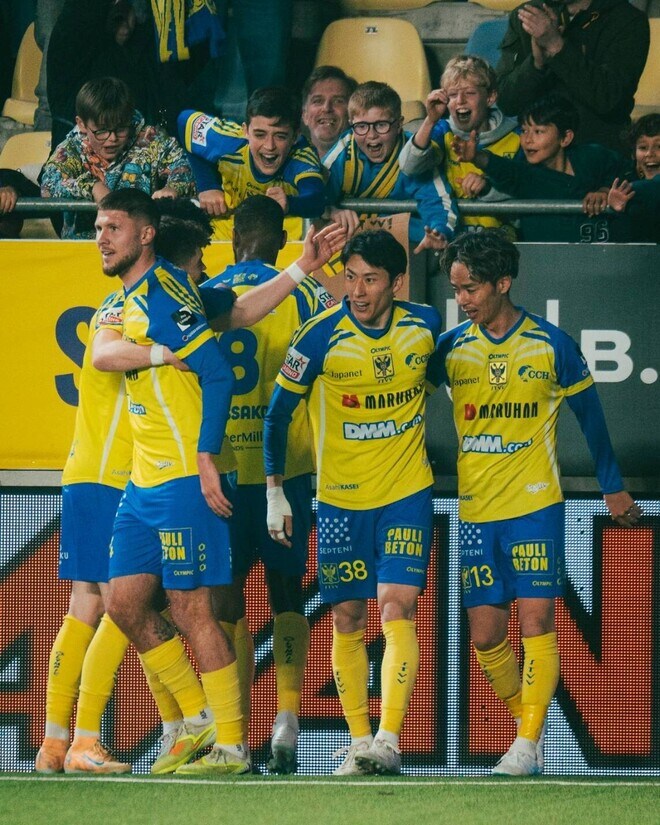 「交代選手としてもたらすものは驚異的」欧州移籍後いまだ先発なしも…25歳日本人を元ベルギー代表らが絶賛するワケ「テクニックはリーグ屈指」「遅咲きといえる」