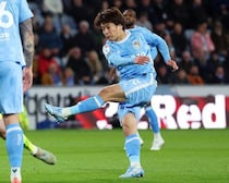 「ニアサイドを破った」英２部首位クラブの29歳日本人が２戦連発！ 地元メディアが高評価「驚異的な運動量を見せた」