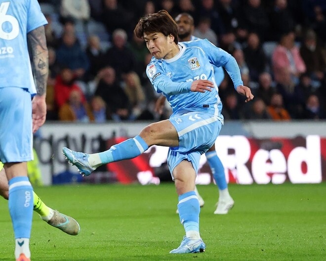 「ニアサイドを破った」英２部首位クラブの29歳日本人が２戦連発！ 地元メディアが高評価「驚異的な運動量を見せた」