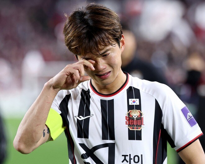 「泣かせないでよ」日本のスタジアムで韓国人DFが“お辞儀”。敗戦後の振る舞いに「感動した」「あなたを誇りに思う」の声