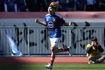 「年間ベストゴールだろこれ！」横浜FMの遠野大弥が圧巻ボレー弾！ 誕生日にゴラッソでファン驚嘆「鳥肌たったわ」「こりゃやばい」