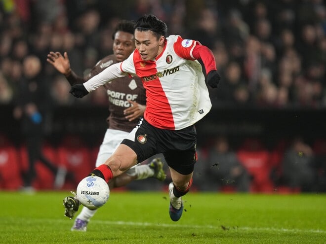 オランダでゴール量産の上田綺世、「30ゴールに到達できるか」との問いに現地ファンの62％が「NO」と回答…放出論も「新たなストライカーを迎える準備ができている」