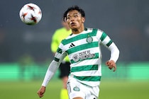 「温かい振る舞い」名門の日本人MF、“２つのシーン”に海外メディアが賛辞！「彼の性格を表している」