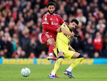 「大惨事だ」「ひどい」日本代表MFを欠くプレミア王者をレジェンドOBが痛烈批判！「守備は完全にショッキング」