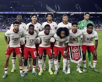 「フレッシュな感じがいい」「ちょっとイマイチだな」カナダ代表が北中米W杯で着用する新ユニホームを発表！「アウェーキットは微妙」「見た目が最高」など賛否両論