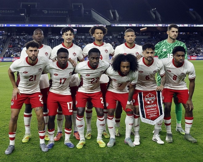 「フレッシュな感じがいい」「ちょっとイマイチだな」カナダ代表が北中米W杯で着用する新ユニホームを発表!「アウェーキットは微妙」「見た目が最高」など賛否両論