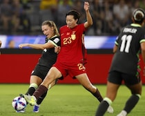 中国女子FWとの交流「本当に泣ける」。試合後のワンシーンに豪州ファン感激「うわー、とても素敵」「彼女たちは素晴らしいチームだ」【女子アジア杯】