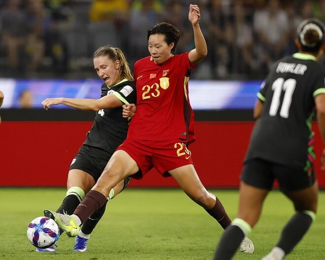 中国女子FWとの交流「本当に泣ける」。試合後のワンシーンに豪州ファン感激「うわー、とても素敵」「彼女たちは素晴らしいチームだ」【女子アジア杯】