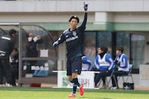 「どんだけ飛ぶんだ」センターライン付近から…福岡21歳MFの“40メートル級”ロングスローにSNS騒然「とんでもない武器」「ホンマに怖い」