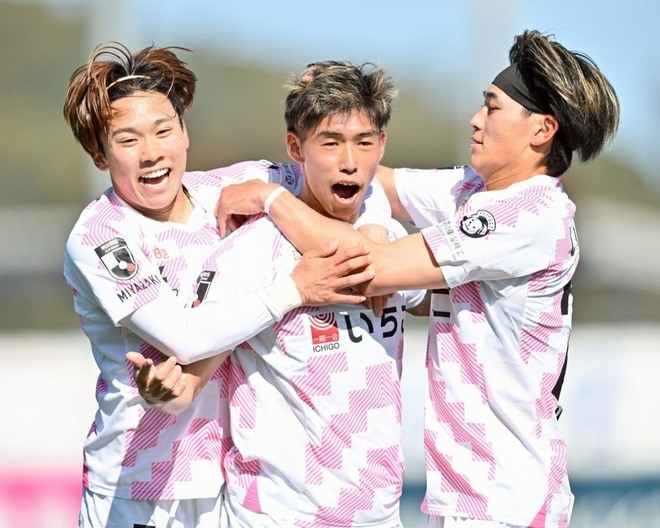 快進撃が止まらない！ J２初昇格の宮崎が破竹の７連勝！ 終了間際に松本のゴールで熊本に１－０勝利