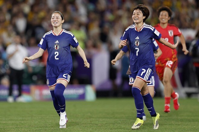 「素敵」「愛されてんな」飛び跳ねて祝福！ マンU女子がなでしこJ優勝の瞬間を見守る！ ロッカールームの様子にファン感激「良い人ばっか」【女子アジア杯】
