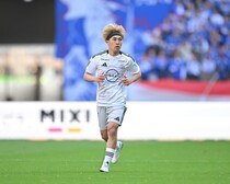 「無事でいてくれ」マリノスに激震…川崎との一戦で起きた悲劇にSNSざわつく「やばそうだった」「大丈夫なんか」