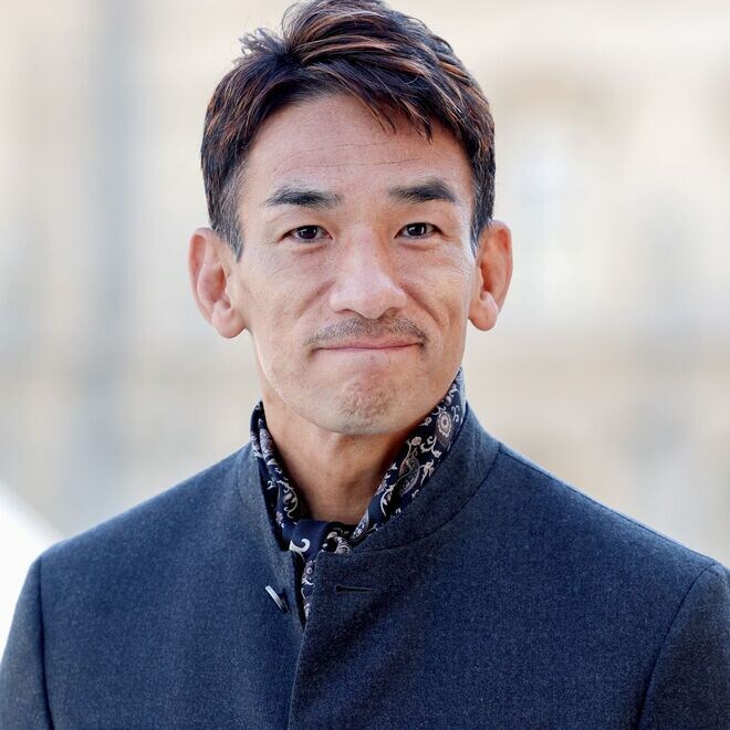 「腕にしか目がいかない」人間国宝と対面した中田英寿の“隠せない鋼の筋肉”にネット注目！「ずっとブレない」「風情があります」