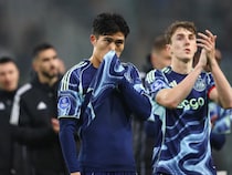 「怪我？大丈夫だよね？」「トラウマが蘇る」デュエル完勝の圧巻プレー披露も…冨安健洋の途中交代にSNS騒然「マジで心臓に悪いことやめて」