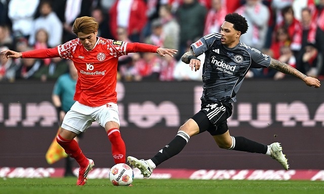 「中央破壊→決勝ゴール演出」「日本の至宝やな」89分にやってのけた！25歳MFにファン熱狂！ブンデスで凄まじい活躍