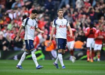 「ずっと支配していたのに」記者は激怒、ファンから怒号、スタンドは“ガラガラ”…大一番に衝撃惨敗で17位転落のイングランド名門、２部降格の危機に選手は茫然【現地発】