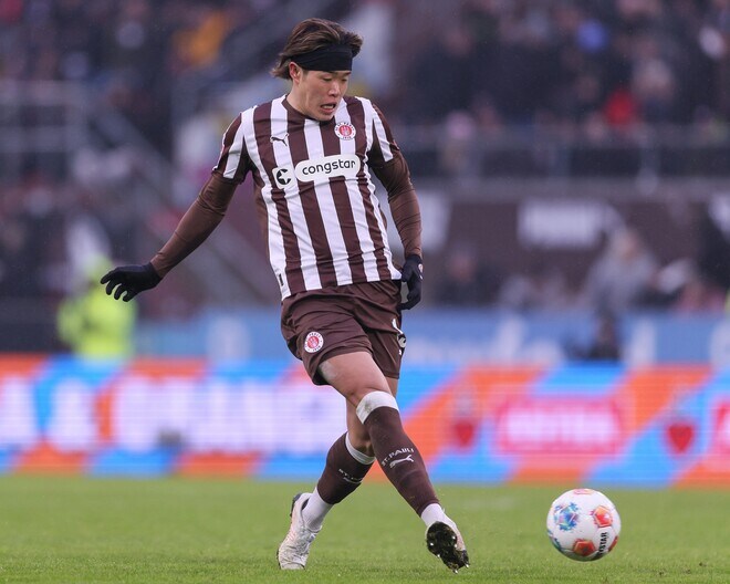 「日本サッカー界に新しい希望」高打点ヘッドでブンデス初アシスト！ 27歳DFに称賛続々「やっぱすげぇわ」「未来のスター」