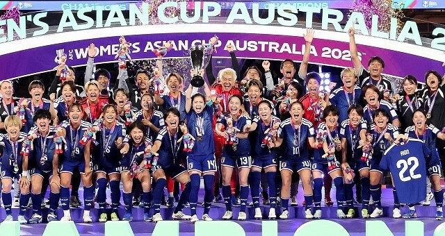 優勝後のバス車内がまるで宴会場！大熱唱した曲は？ ホテルでレジェンドへ直オファー「W杯もよろしくお願いします！」【なでしこジャパン】