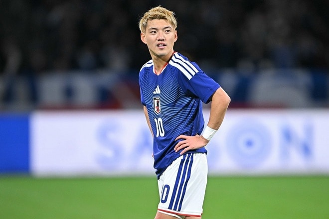 「凄いオーラ出てる」「オトナコーデ」サングラス姿で颯爽登場！ 堂安律の代表合宿“到着ショット”にファン熱視線「盛り上げて下さい！」