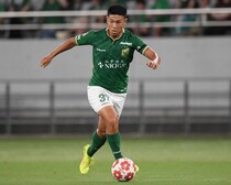 J３クラブが欧州から24歳日本人FWを完全移籍で獲得！「１試合でも多く勝利に貢献できるよう全力で頑張ります」