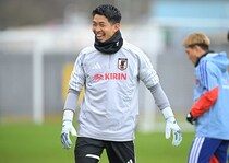 直近２試合先発の日本代表守護神が語ったライバルの“凄み”「自分がパンチングで逃げるところを彼は…」