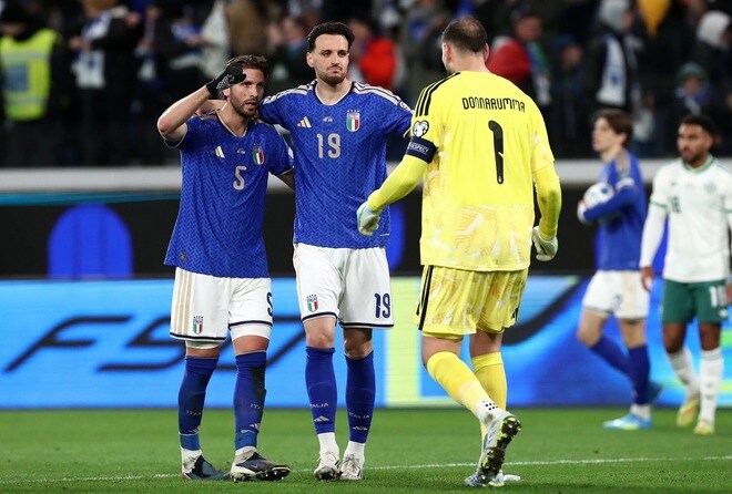 「今回こそW杯へ!」「勝ったけど…」イタリアの決勝進出に歓喜の一方で…母国ファンから厳しい指摘も「もっと点が取れるはずだ」「ドンナルンマの足もとが心配」【欧州予選PO準決勝】