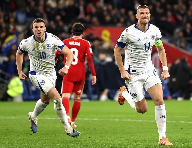 超難敵イタリア撃破へ！急先鋒は40歳の英雄――準決勝で千金弾、ジェコの覚悟。W杯出場は「全てを意味する」【欧州予選PO】