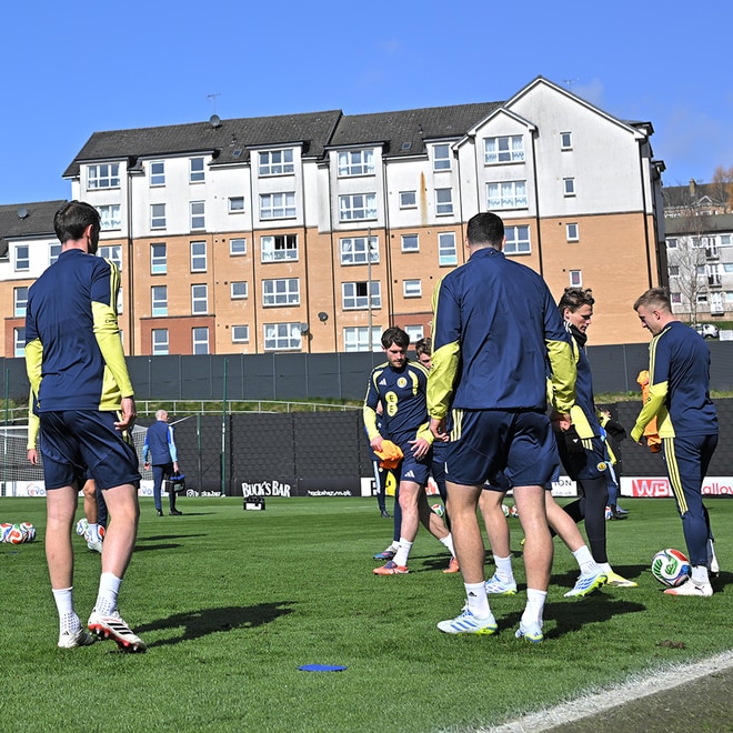 「ボン、ボン」と鳴り響く…日本代表とは対照的なスコットランドの“無骨なロンド”【現地発】