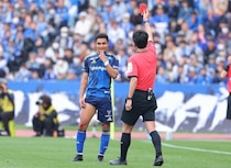 先制弾の町田FWエリキが痛恨レッド。相手DFの足首付近に…“危険プレー”で一発退場