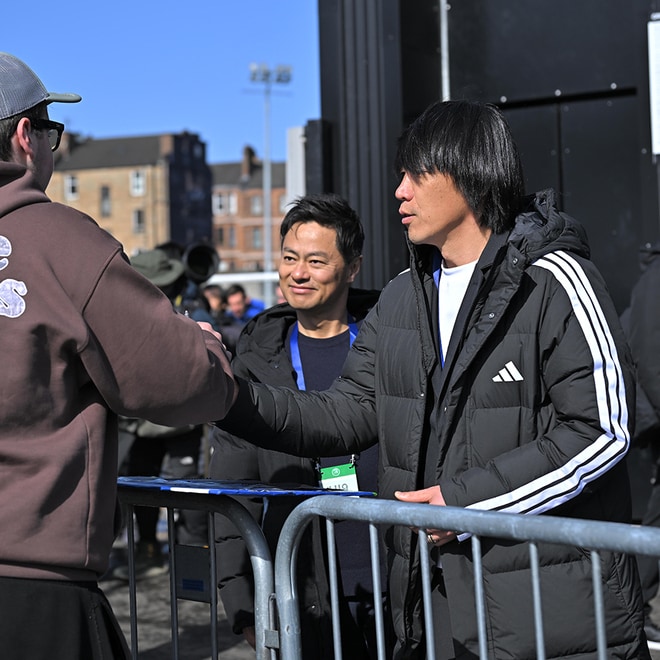突然現れたレジェンドに地元ファン殺到、現地スコットランドで目撃した”凄まじい影響力”