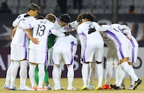 「マジでどうなってんだよ。どうやって守るんだよ」広島猛抗議のPK判定に欧州でプレーするGKも反応。ファンからは「むしろ神戸のファール」