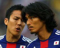 W杯本番直前に異例のキャプテン交代も「怒らないでしょ」。中澤佑二が知られざる真相を激白。腕章を託された長谷部誠にかけた言葉とは？