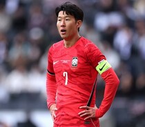 「W杯を前に非常事態」「1000試合目で大惨事」０－４惨敗…韓国メディアが母国代表を糾弾！主将は謝罪「残念な姿を見せてしまい申し訳ない」