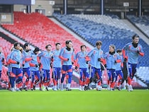 「自チームで結果を出している」元日本代表10番がスコットランド戦で注目するサムライ戦士は？「調子がいい部分をどれだけ出されるか」