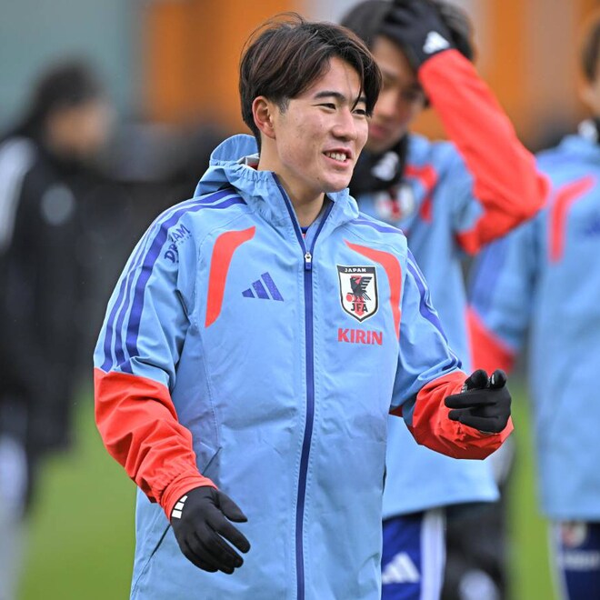 「待ち望んでいた瞬間」佐藤龍之介が体調不良から復帰→初合流で強烈ボレー…ウェンブリーで“出番”はあるか【日本代表/現地発】