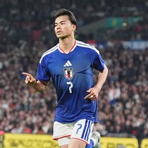 まさに痛快！会心の一撃でウェンブリーを沈黙させた三笘薫がイングランドの鼻をへし折る【日本代表／現地発】