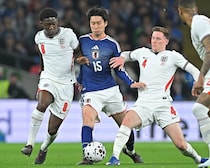 “聖地”と相性抜群！ 鎌田大地が誇らしげなポーズを披露。菅原由勢は「What a player」と称賛