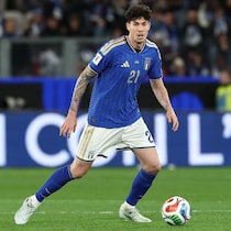 「完全に台無しにした」またもW杯出場を逃したイタリア、痛恨レッドのインテルDFに現地メディアは非難轟々！「致命的な結果をもたらした」