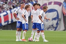 「レッドカード出るて笑」再会でまさかの“髪鷲掴み”…元マリノスコンビのピッチ上でのやり取りが話題「髪の毛むしられてた」